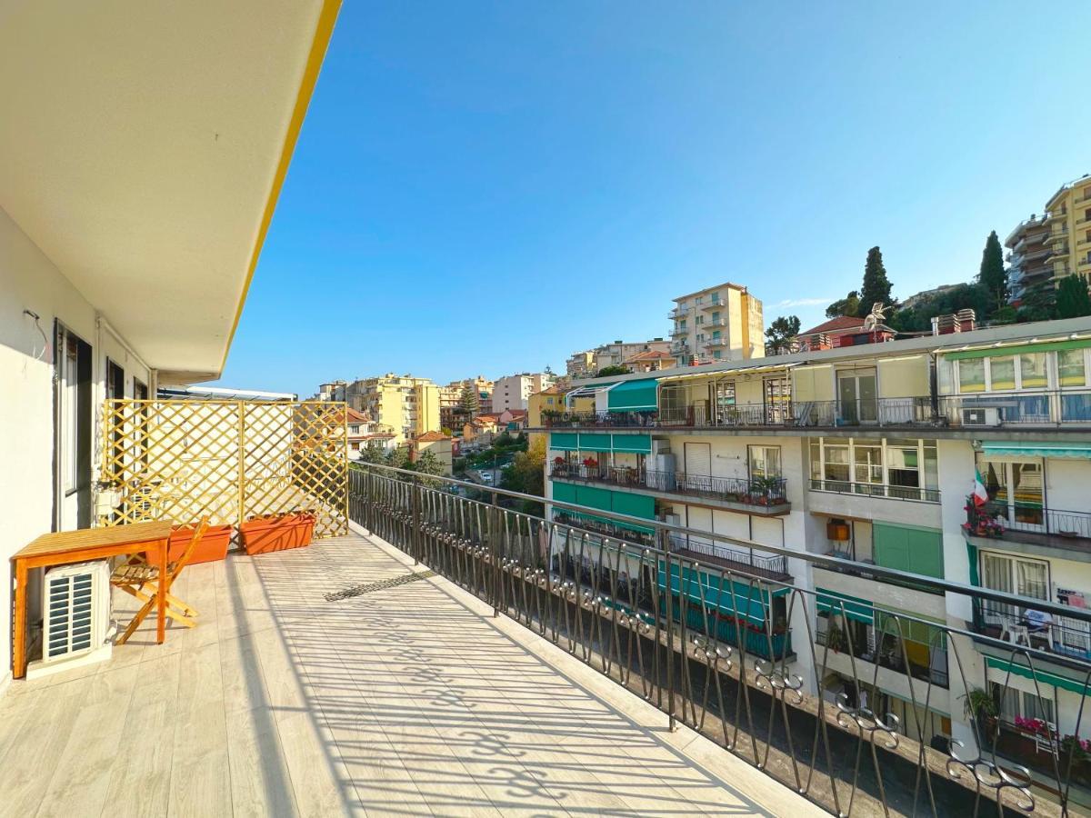 Wh - Cuore Home - Attico Monolocale Con Parcheggio Gratuito - 5 Minuti Dal Centro - Wifi سانريمو المظهر الخارجي الصورة