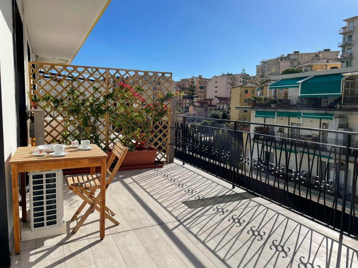 Wh - Cuore Home - Attico Monolocale Con Parcheggio Gratuito - 5 Minuti Dal Centro - Wifi سانريمو المظهر الخارجي الصورة