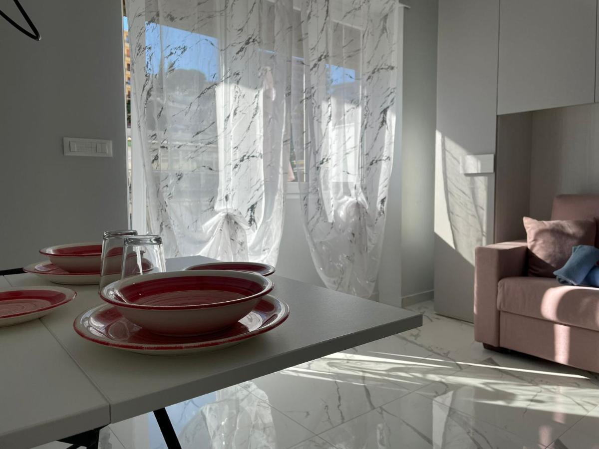 Wh - Cuore Home - Attico Monolocale Con Parcheggio Gratuito - 5 Minuti Dal Centro - Wifi سانريمو المظهر الخارجي الصورة