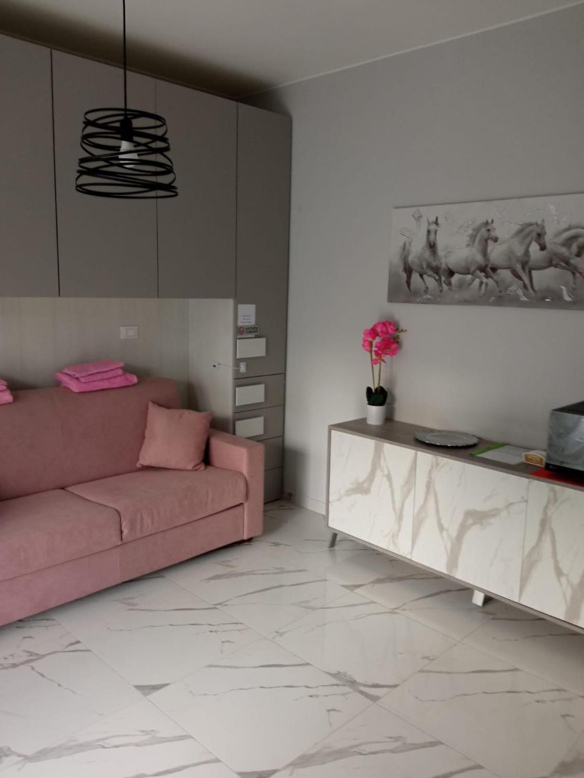 Wh - Cuore Home - Attico Monolocale Con Parcheggio Gratuito - 5 Minuti Dal Centro - Wifi سانريمو المظهر الخارجي الصورة